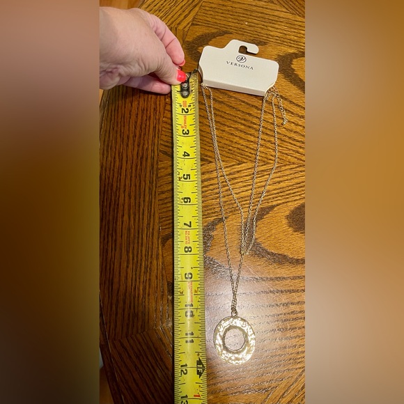 🎉HP🎉Beautiful gold fashion necklace. This necklace is stunning! So pretty!🎉HP🎉 - Picture 6 of 6